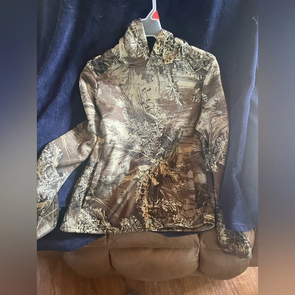 Realtree Small Camo Hoodie - Picture 1 of 4